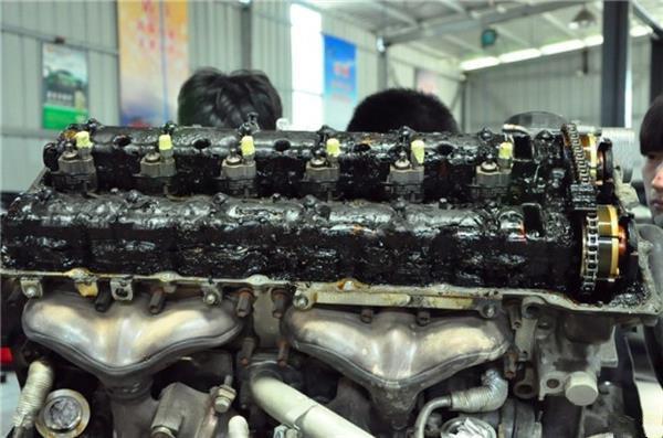 百万豪车打不着火, 4S店开价1.8万, 车主打电话后费用全免