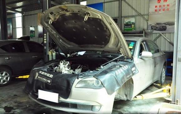 百万豪车打不着火, 4S店开价1.8万, 车主打电话后费用全免