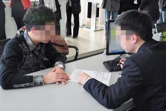 百万豪车打不着火, 4S店开价1.8万, 车主打电话后费用全免