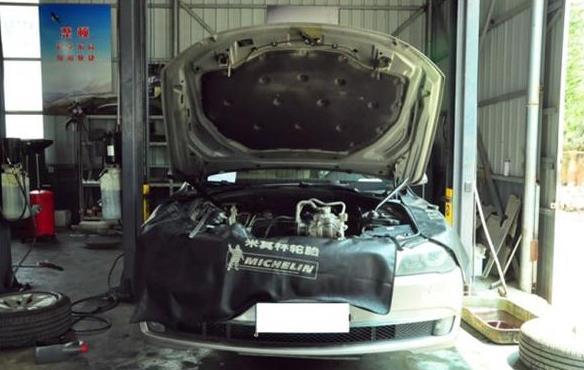 百万豪车打不着火, 4S店开价1.8万, 车主打电话后费用全免