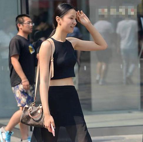 夏天就别穿的这么雷人了, 恰到好处的性感才深得人心
