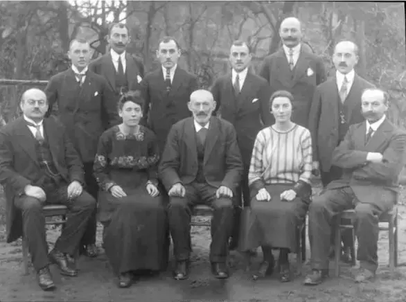 一个903人家族, 310个流氓, 190个妓女, 60个小偷, 7个杀人犯