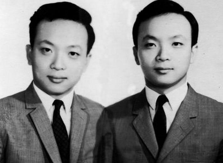 蒋介石孙辈带病回乡祭祖, 扮游客自己买票参观故里, 7个字打动无数国人