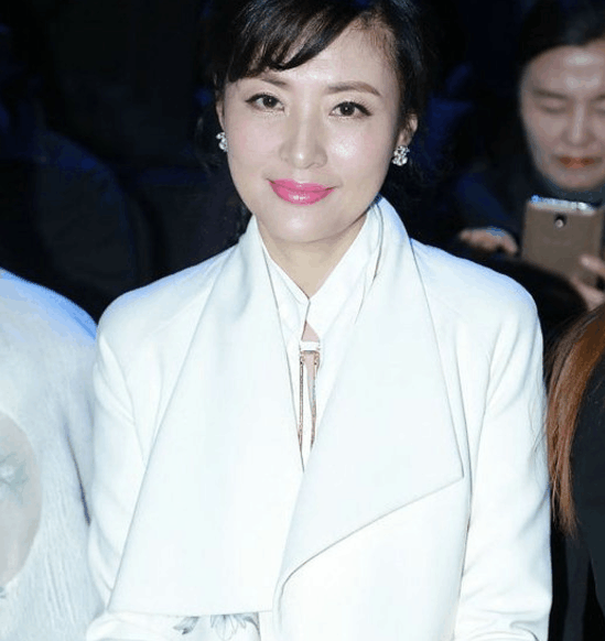 為了照顧自閉癥女兒, 周濤被迫離開央視, 如今已物是人非