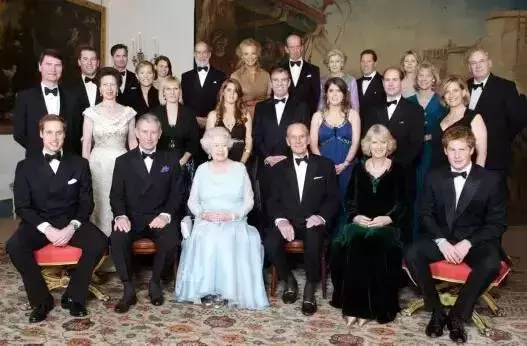 一个903人家族, 310个流氓, 190个妓女, 60个小偷, 7个杀人犯