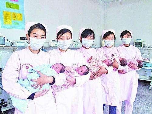 22岁年轻孕妈剖腹产下5胞胎, 5个婴儿的性别连医生都羡慕了