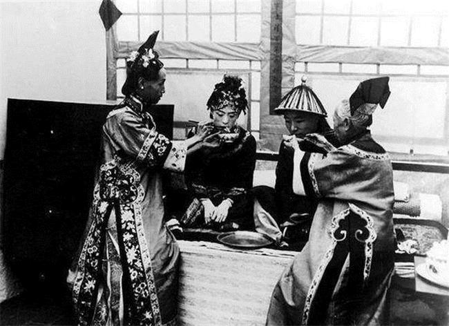 罕见老照片: 晚清大户人家嫁女全过程, 看起来竟有点像恐怖片