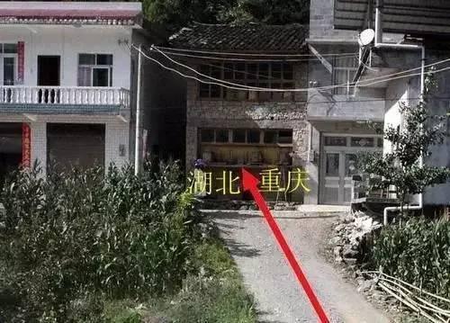 这栋房子一屋跨两省 住户吃在湖北睡在重庆