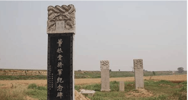 此人曾与彭德怀齐名, 带3千将士硬拼9天9夜, 弹尽粮绝全军覆没