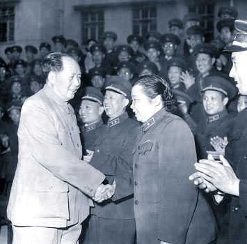 她是1955年授衔时1042名开国将军里唯一的女将军, 遗物令人感动