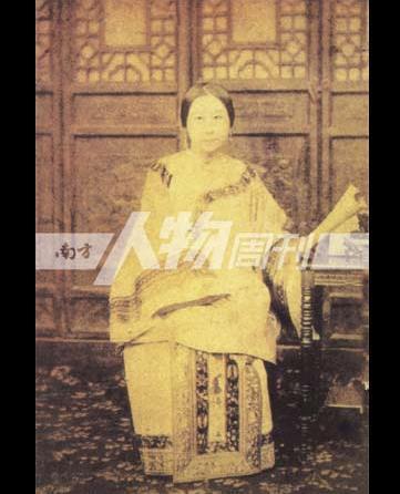 晚清名臣李鸿章罕见全家福: 没想到李鸿章的夫人女儿这么好看