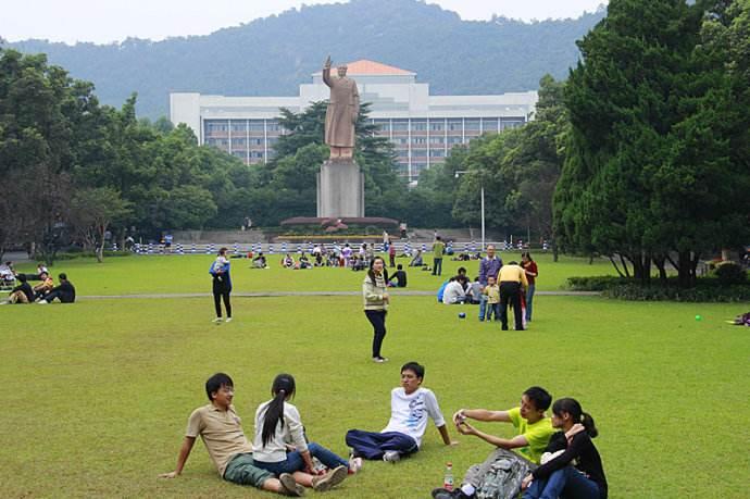 中央财经大学▲中国最值得上的6所大学 毕业后工资高, 前途一片光明