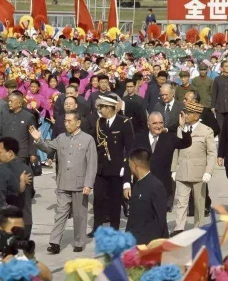 1973年法国总统访华归国, 周总理亲自送行, 临别一幕, 戳中泪点!