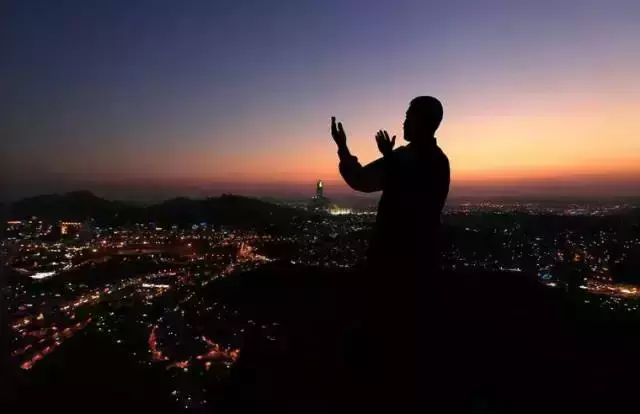 一个903人家族, 310个流氓, 190个妓女, 60个小偷, 7个杀人犯