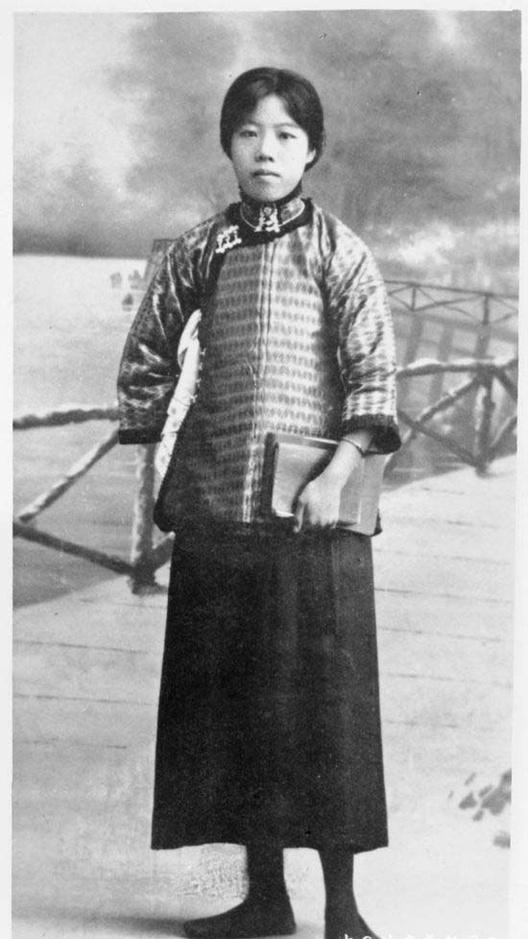 我党唯一一位正国级女领导人, 但她的遗嘱有一项却无人敢照做