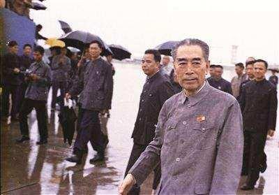 1973年法国总统访华归国, 周总理亲自送行, 临别一幕, 戳中泪点!