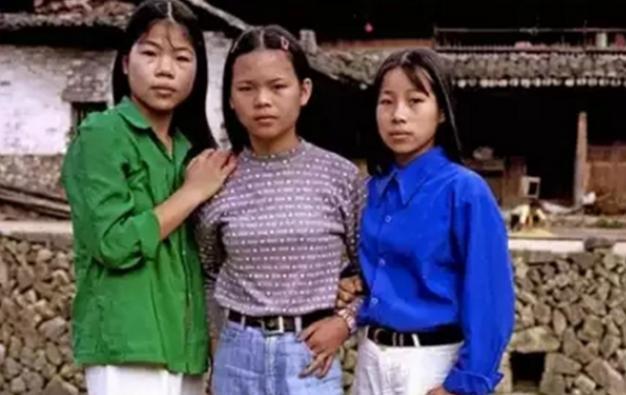 90年代中国老照片: 图4十分尴尬、图7非常夸张、最后一张很迷人