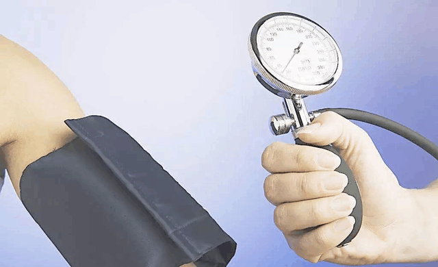 「高血压」血压是否正常吗? 看表自行查询。