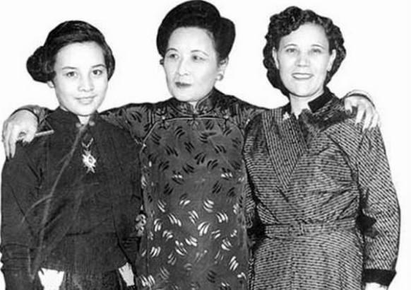 蒋介石孙辈带病回乡祭祖, 扮游客自己买票参观故里, 7个字打动无数国人