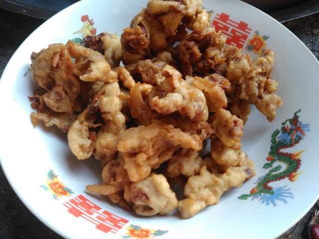 农家有一种特产是"油炸酥菜", 大年三十母亲做美味