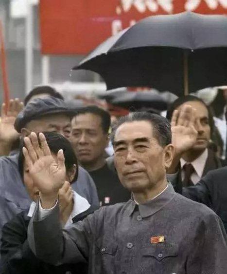 1973年法国总统访华归国, 周总理亲自送行, 临别一幕, 戳中泪点!