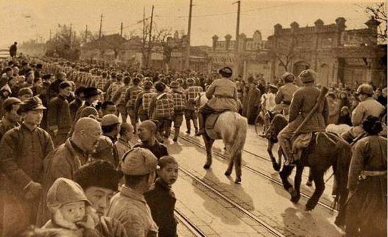 1955年授衔, 他嫌军衔太低: 直接撕掉肩章, 说这个玩意儿我不戴