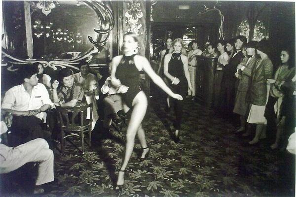 老照片: 直击80年代的中国, 深圳夜总会第一代陪侍女郎长得真好