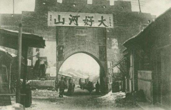 1955年授衔, 他嫌军衔太低: 直接撕掉肩章, 说这个玩意儿我不戴