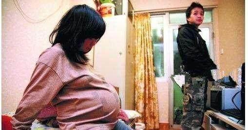 怀孕两个月就肚子大不敢走路, 检查结果出来后, 全家人都乐坏啦