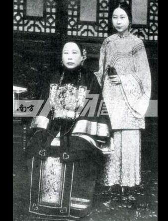 晚清名臣李鸿章罕见全家福: 没想到李鸿章的夫人女儿这么好看