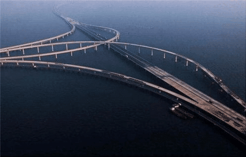 一位印度工程师评论中国人建造的桥梁: 违反地球引力!