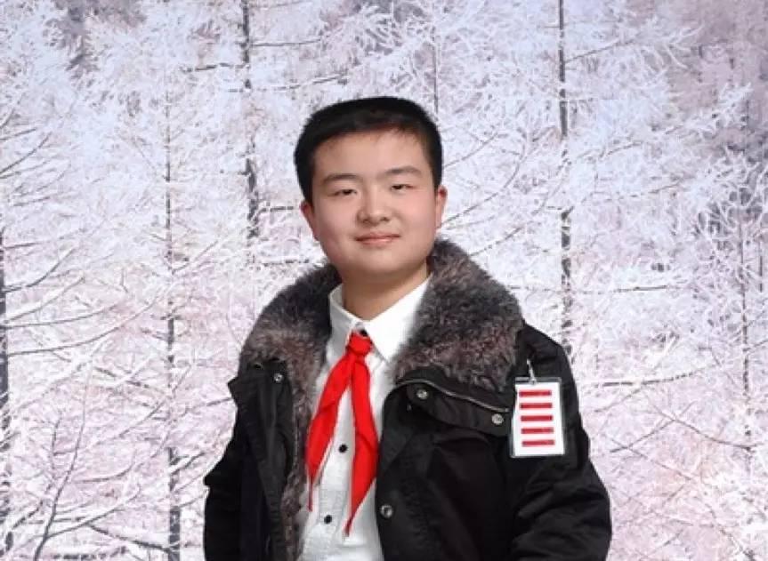 尽管在在网络舆论中,小学班干部制度往往形象不佳,像「五道杠」