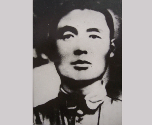 此人曾与彭德怀齐名, 带3千将士硬拼9天9夜, 弹尽粮绝全军覆没