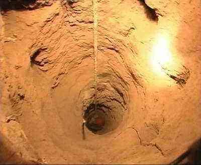 为什么明朝皇帝陵墓无一人敢盗, 清朝皇帝陵墓全被挖遍?