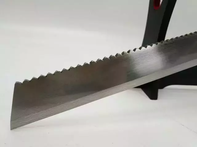 从古至今, 大刀背上的锯齿是干什么用的?