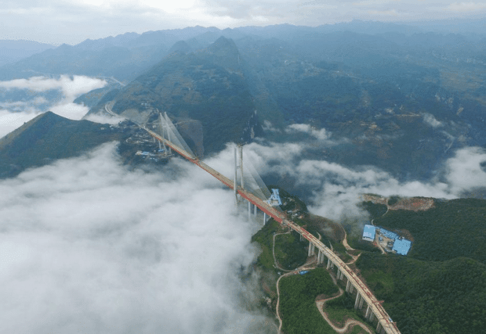 一位印度工程师评论中国人建造的桥梁: 违反地球引力!