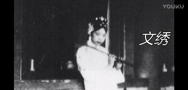 清朝最后一个皇后, 被日本关押, 给其看守的侍卫生下孩子