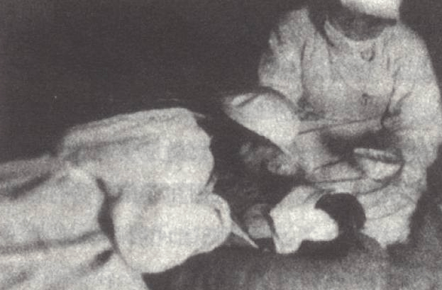 抗美援朝女护士, 用嘴助伤兵排泄, 被授二等功, 至今健在