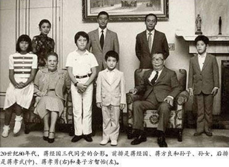 蒋介石孙辈带病回乡祭祖, 扮游客自己买票参观故里, 7个字打动无数国人