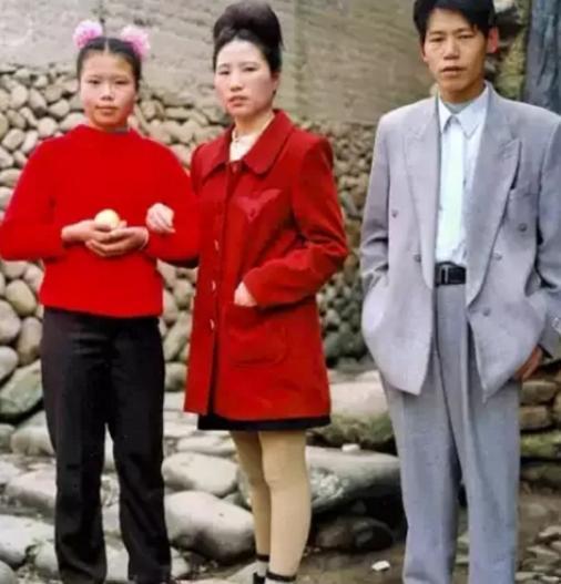 90年代中国老照片: 图4十分尴尬、图7非常夸张、最后一张很迷人