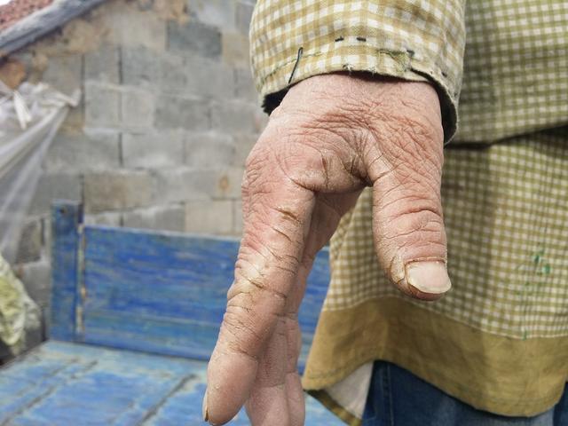 世上有一种情谊叫父母的双手