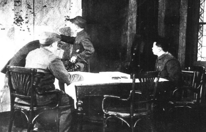 中将死后毛主席做媒, 元帅娶了中将的妻子, 结果中将死而复生