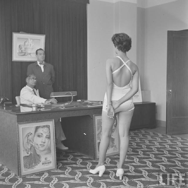 罕见的老照片: 1951年印度导演面试女演员全过程
