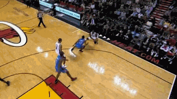 年青时他戴除半月板照旧闪电般叱咤NBA齐场, 现却被人道是废料!