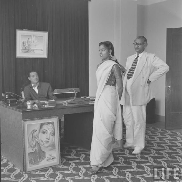 罕见的老照片: 1951年印度导演面试女演员全过程