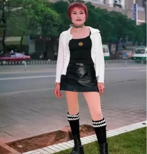 90年代中国老照片: 图4十分尴尬、图7非常夸张、最后一张很迷人