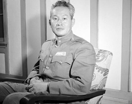 抗日战争第二名将, 被蒋介石误囚33年, 临终前六个字总结一生