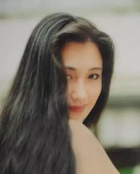 『杨贵妃』21岁出道， 因长得太美遭人嫉妒， 鼻子差点被人割掉，现家庭美满