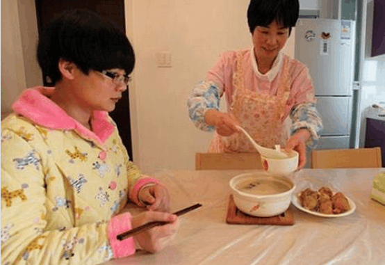 看完月嫂的一天, 你就会明白为什么待遇这么好了