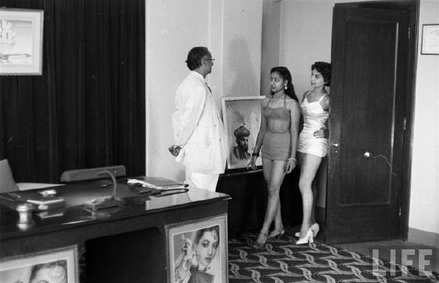 罕见的老照片: 1951年印度导演面试女演员全过程